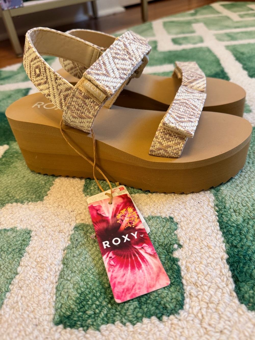 NWT Roxy sandals size 7